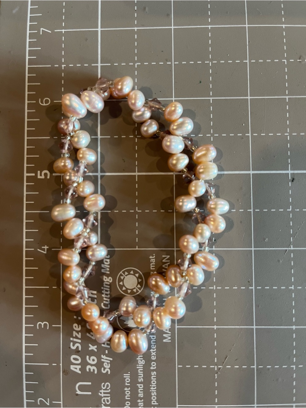 Peach pink freshwater stretchy bracelet EUC fits most sized wrists glass beads